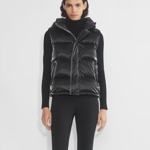 Aritzia The Super Puff Vest Shorty in Black Liquid Shine - Picture 1 of 12